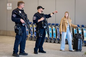 Trump Says He’ll Sign Order To Pay Tsa Agents As Congress Struggles To Reach Funding Deal