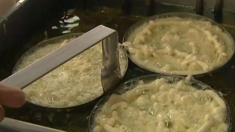 Shakin’ Dave Aiken Enjoys Local Fair Food