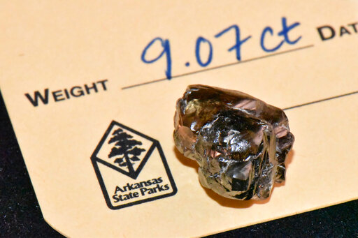 Bank Manager Finds 9.07 Carat Diamond In Arkansas State Park