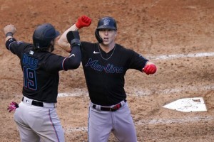 Dickerson Homers As Marlins Beat Cubs 5 1 In Playoff Opener