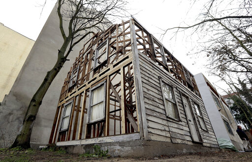 Rosa Parks’ Home Displayed In Italy As Us Race Tensions Rise