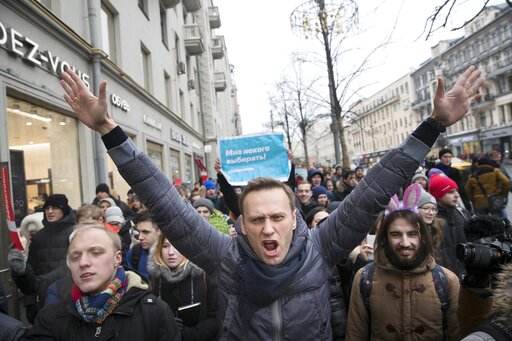 Navalny Posts Photo Of Himself Online, Says He Can Breathe