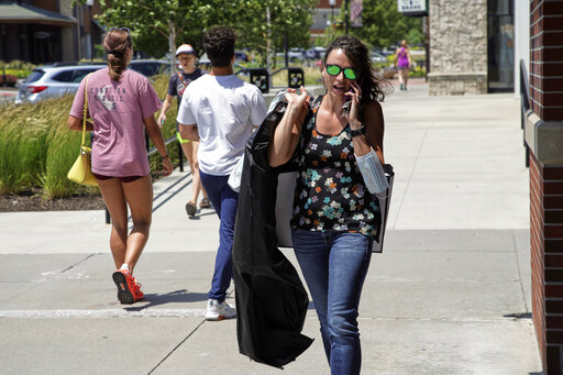 Retail Sales Rise For 4th Straight Month As Growth Slows