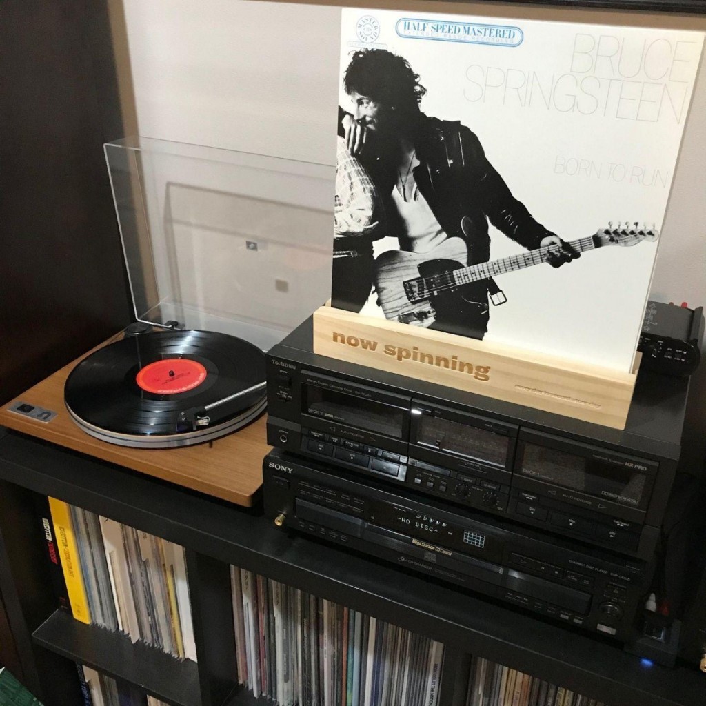 Vinyl Record Enthusiasts Coexist With Digital Universe