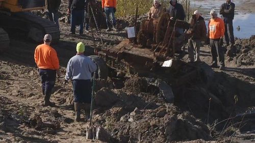 Community Pulls Historic Steam Shovel From Wixom Lake Bed