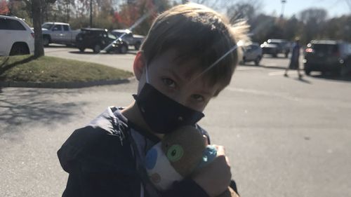 A Little Boy Lost His Stuffed Puppy Near A Dog Spa. So The Groomers Decided To Give The Toy A Spa Day.