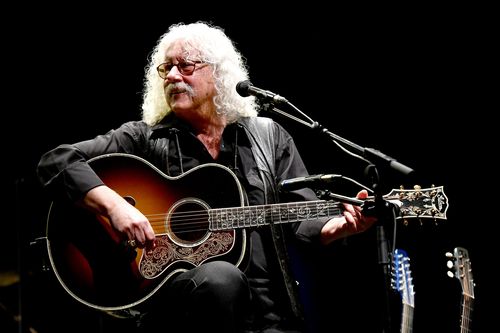 Folk Singer Arlo Guthrie Says He’s Retiring After Health Setbacks