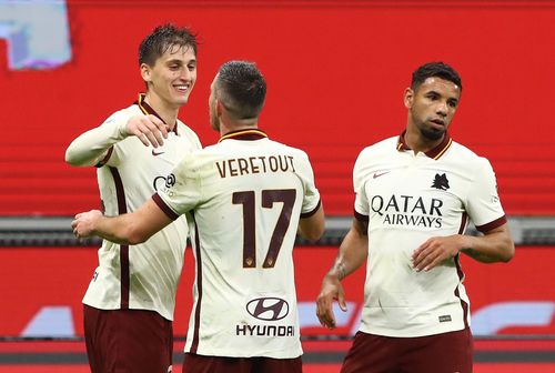 Zlatan Ibrahimovic Scores Twice As Serie A Leader Ac Milan Draws Against As Roma