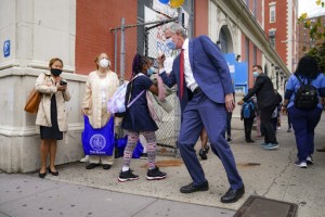In Nyc And La, Returning Pupils Face Battery Of Virus Tests