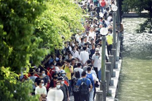 Virus Has Chinese Tourists Heading For Domestic Destinations