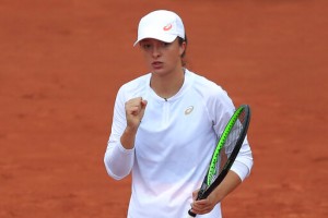 The Latest: Polish Teen Swiatek, Svitolina Reach 4th Round