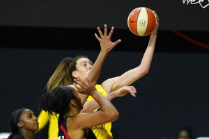 Stewart Lifts Storm To Game 1 Wnba Finals Win Over Aces