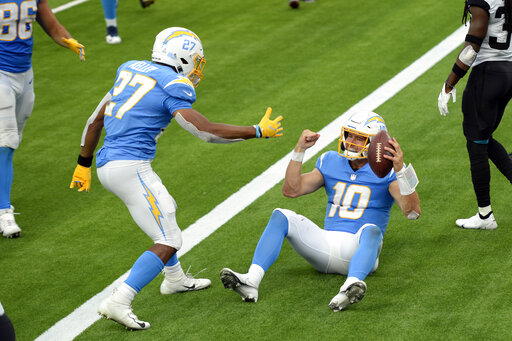 Herbert Leads Chargers To 39 29 Victory Over Jaguars