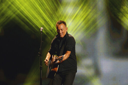 Outtakes: Springsteen On 1st Guitar, Touring And Twitter
