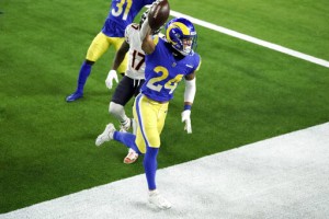 Rams Dominate Matchup Of Tough Defenses, Beat Bears 24 10