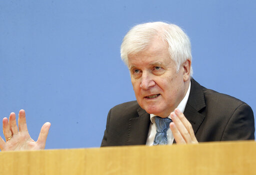 Review: Few Far Right Cases In German Security Agencies