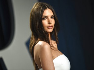 Emily Ratajkowski Is Working On Book Of Essays, ‘my Body’
