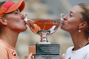 Quarantined In New York, Mladenovic Wins Doubles In Paris