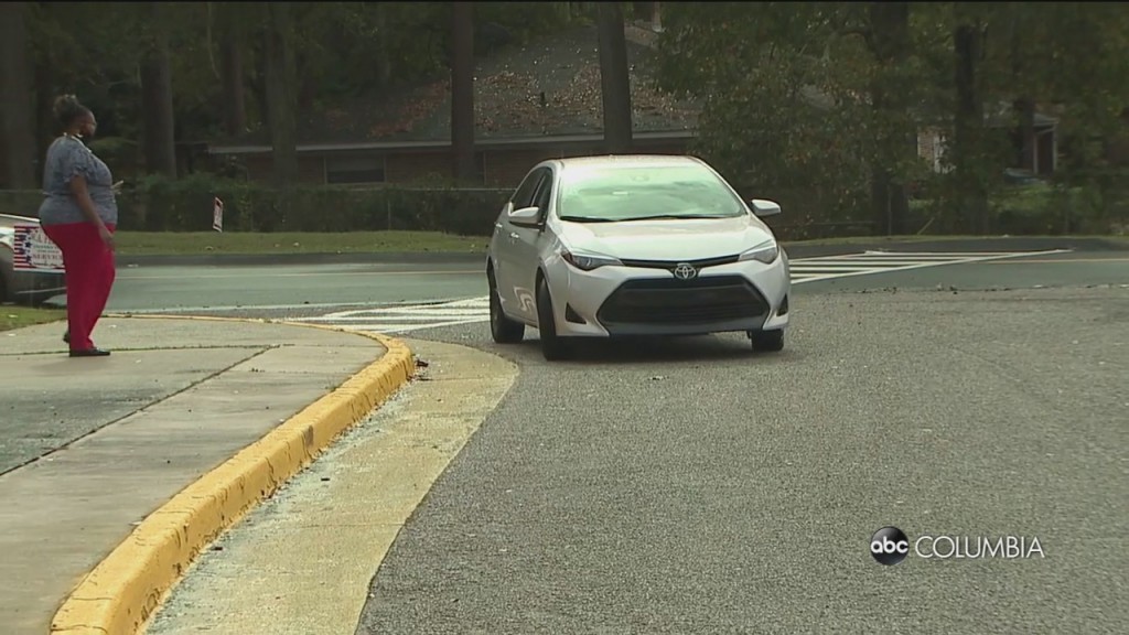 W.a. Perry Middle Schools Hosts Drive Through Luncheon For Veteran Employees