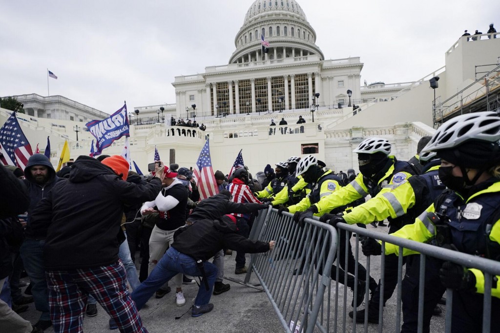 Ap Source: Lawmakers Threatened Ahead Of Impeachment Trial