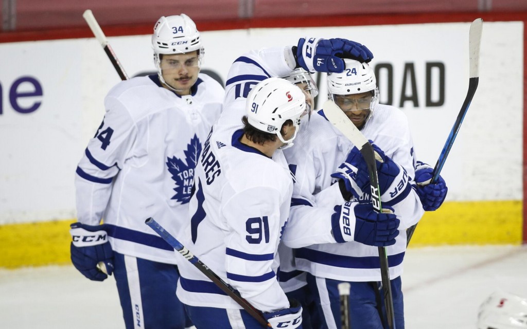 Reilly, Simmonds Lift Maple Leafs Over Flames 3 2