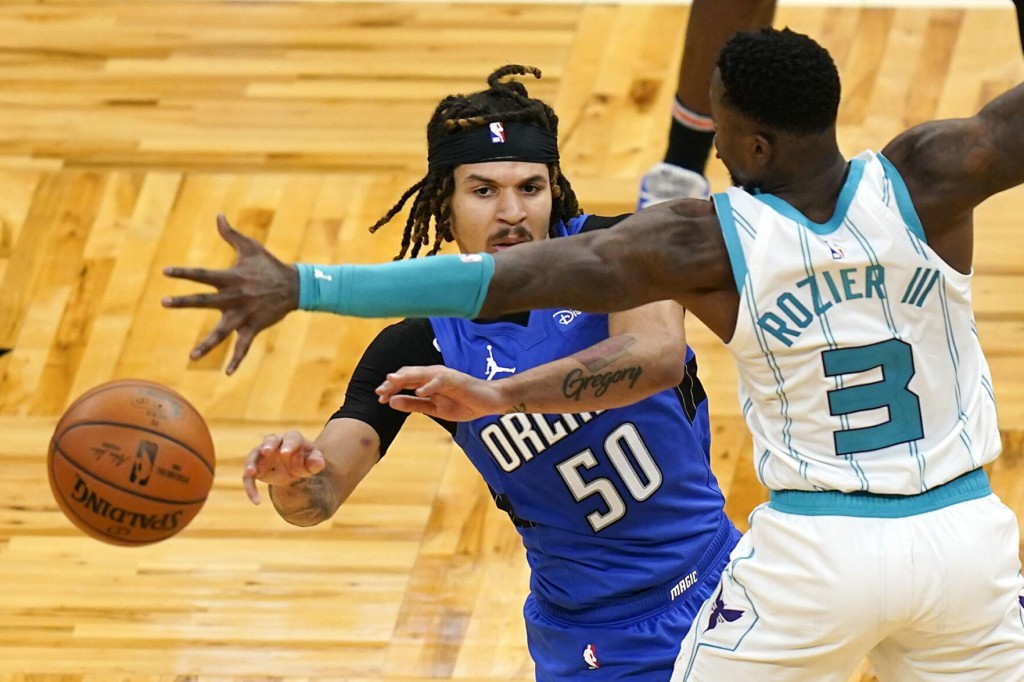 Hayward Breaks Late Tie, Scores 39 Points To Lead Hornets