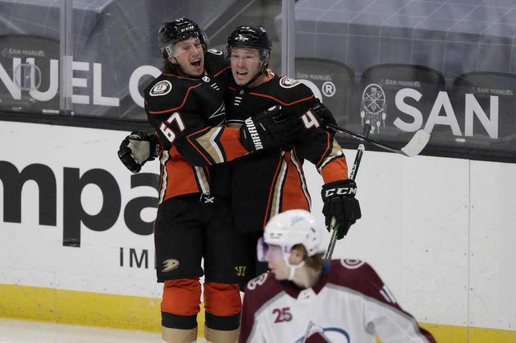 Ducks Use Strong Offensive Game To Take Down Avalanche 3 2