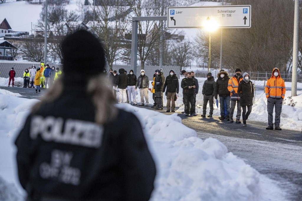 The Latest: Virus Rules Make For Long Lines At German Border