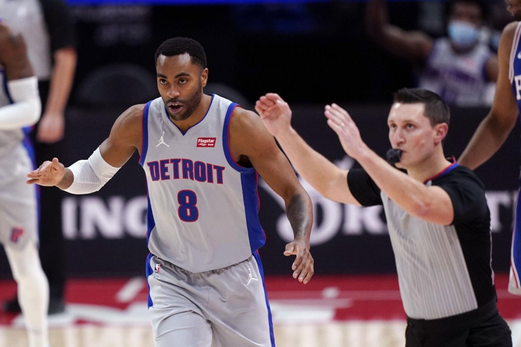 Wright, Ellington Lead Pistons Over 76ers 119 104