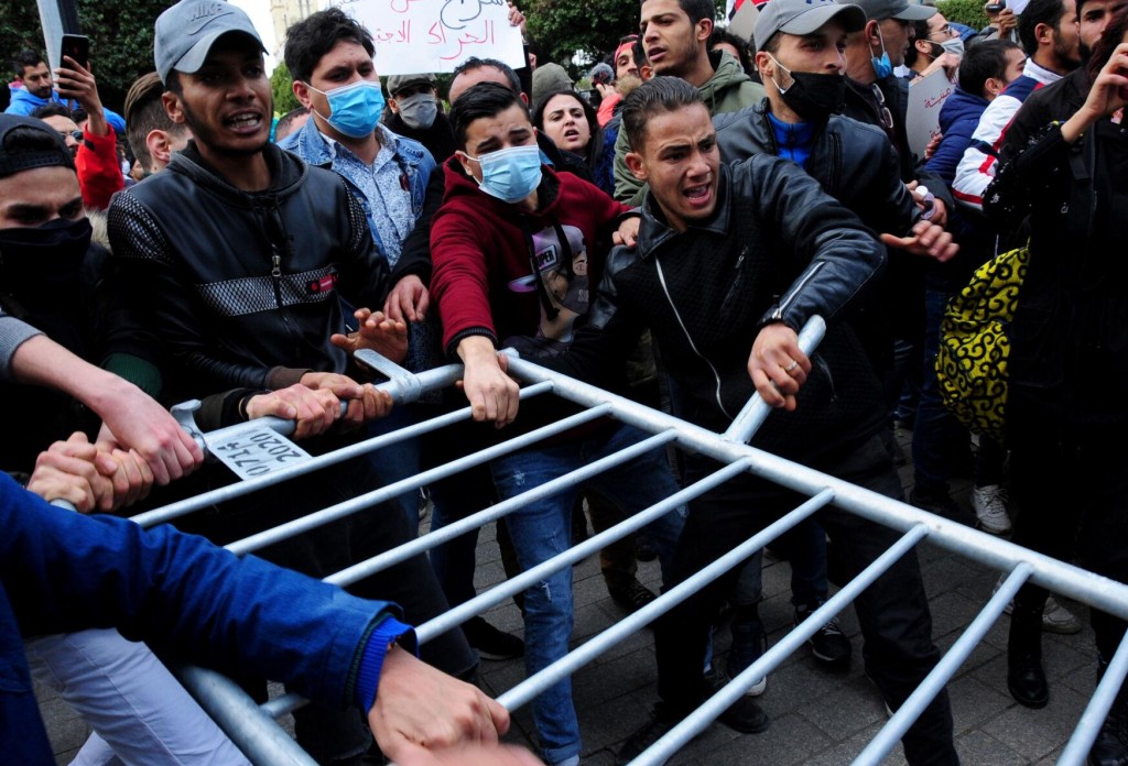 Tunisians Protest Arrests; Government Faces Confidence Vote