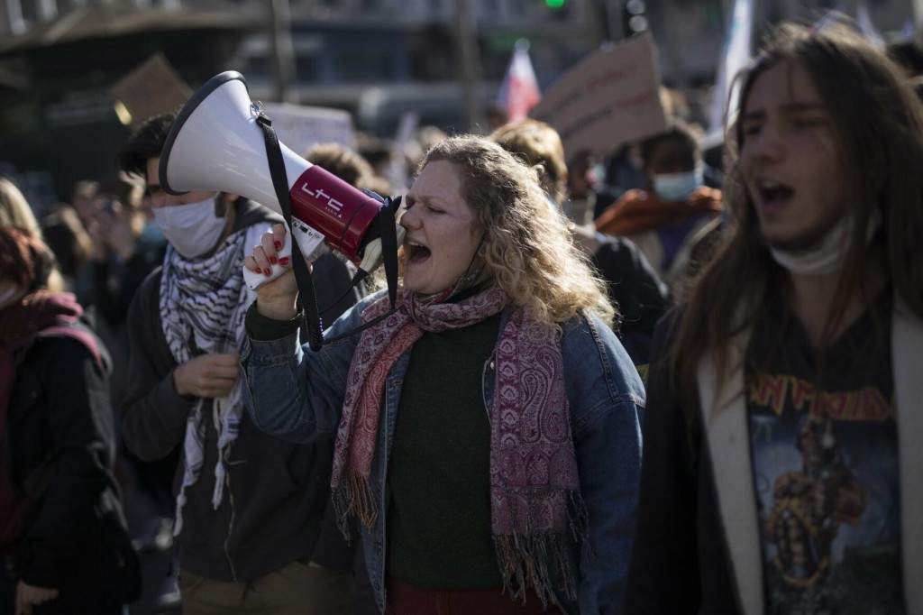 Teachers, Students March In France For More Virus Support