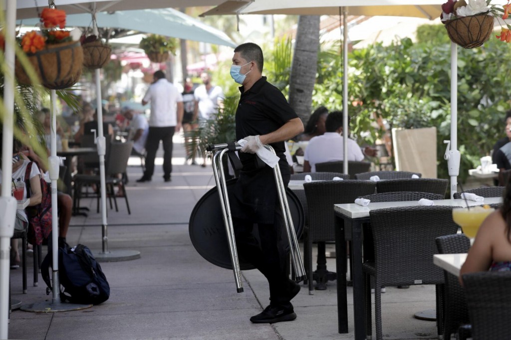 Us Employment Costs Rise Modestly In Fourth Quarter
