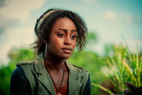 ‘behind Her Eyes’ Is A Twisty Drama That Earns Its Time In Front Of Your Eyes