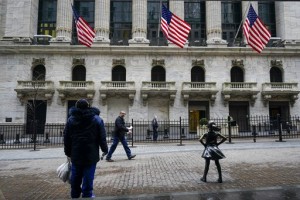 Us Stocks Slip In Mixed Trading As Rate Pressure Ratchets Up