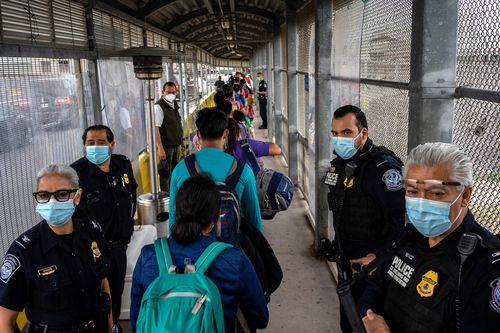 More Than 100,000 Migrants Encountered At Us Mexico Border In Past 4 Weeks, Data Shows