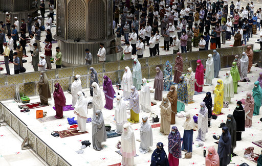 Muslims Open Ramadan With Social Distanced Prayers, Vaccines