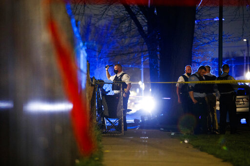 7 Shot In Chicago As Gunfire Erupts During Sidewalk Fight