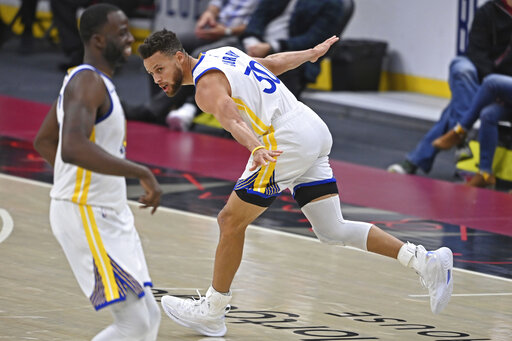 Curry Scores 33, Warriors Roll To 119 101 Win Over Cavaliers