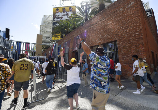 What Cold? Frigid Temps Can’t Stop Joy As Fans Return To Mlb