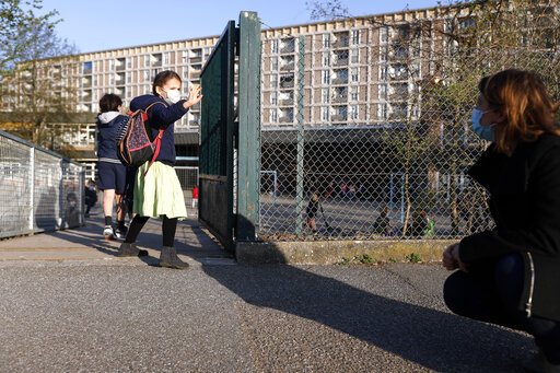 Hackers, Glitches Mar France’s Mass Return To Online School
