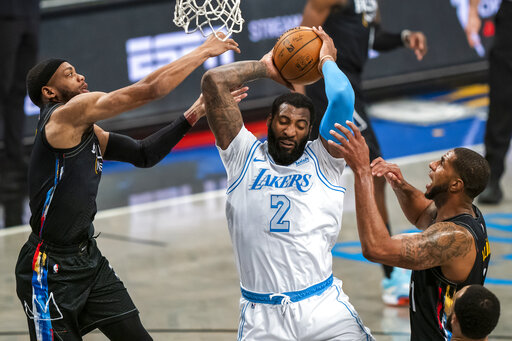 Lakers Pull Away After Ejections, Rout Nets 126 101