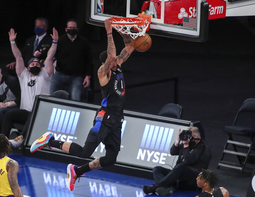 Randle Leads Knicks Over Lakers And Back Above .500