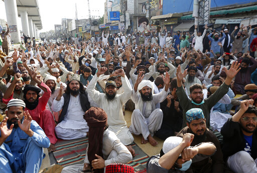 Pakistan Blocks Social Media Access Amid Anti France Rallies