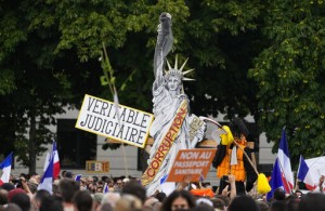French Police Clash With Anti Virus Pass Protesters In Paris