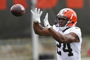 Nflpa President Criticizes League On Vaccine Wristbands