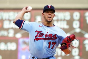 Ap Source: Twins Trade Pitcher José Berríos To Blue Jays