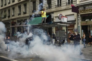French Police Clash With Anti Virus Pass Protesters In Paris