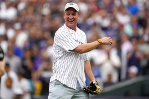 Peyton Manning Teams Up With Brother, Espn For Mnf Megacast