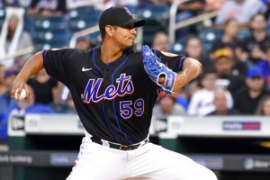 Votto Homers In 7th Straight Game, Reds Beat Mets 6 2