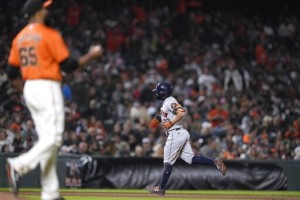 Altuve Hits Grand Slam On 2 Homer Night, Astros Beat Giants